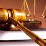 Administrador de sociedad en concurso de acreedores revisando documentación contable ante una imputación por delito del artículo 259 del Código Penal | Sanahuja Abogados Penalistas